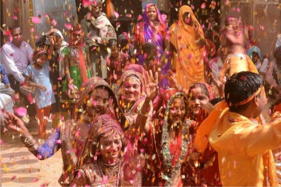 बरसाना में आज हो रही लट्ठमार होली