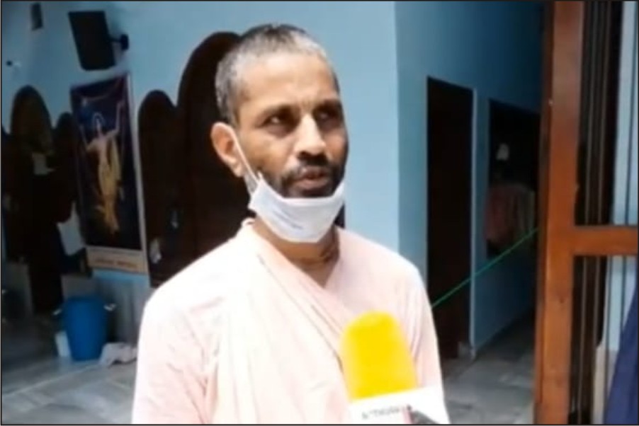 विदेशी श्रद्धाओं के नगर में भजन कीर्तन के साथ नगर परिक्रमा