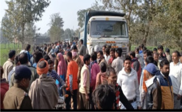 बाइक की डंपर से टक्कर महिला सहित दो घायल