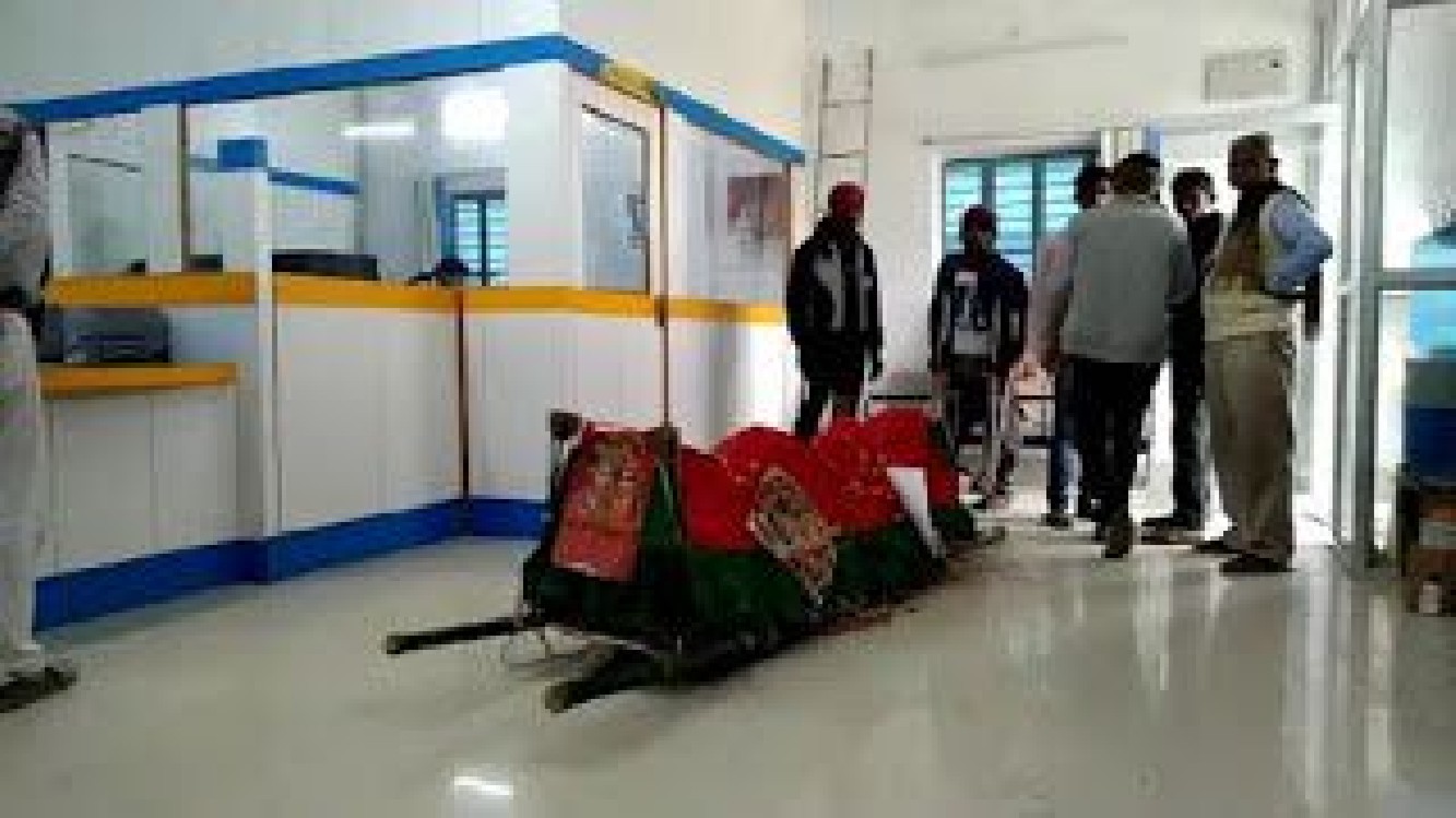 बैंक में खाते से पैसे निकालने पहुंचा मुर्दा