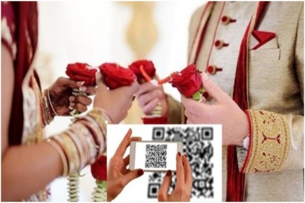शादी कार्ड पर शगुन देने के लिए छपवाया क्यूआर कोड