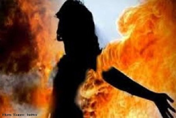 पिता ने बेटी पर पेट्रोल डालकर लगाई आग