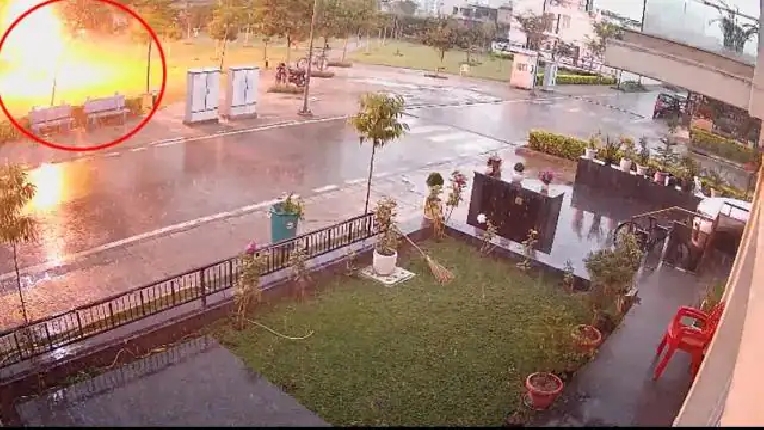 चार लोगों पर बिजली गिरने से हुए घायल