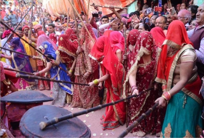 ब्रज भूमि में होली धूमधाम शुरू