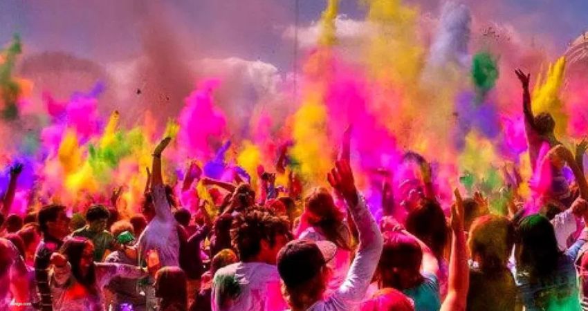 होली की तैयारियां पूरी पंचांग के अनुसार यह है शुभ मुहूर्त