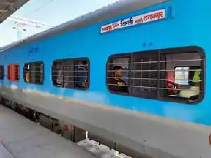 ब्रेकिंग न्यूज - जब अचानक उल्टी दौडने लगी पूर्णागिरी जनशताब्दी एक्सप्रेस, मचा हडकम्प