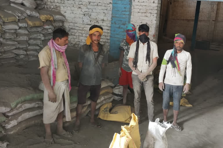 नगर में नकली सीमेंट फैक्ट्री का भंडाफोड़
