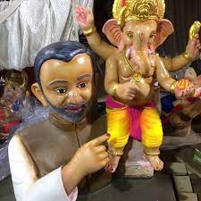 प्रधानमंत्री मोदी के कंधे पर ले चले गणपति महाराज