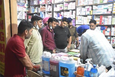 नगर में मेडिकल स्टोर पर छापेमारी कई मेडिकल स्टोर सील