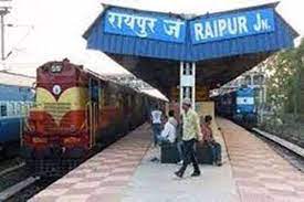 ब्रेकिंग न्यूज - सीआरपीएफ के जवानों को लेकर जा रही ट्रेन में विस्फोट