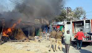 खोखे में लगी आग लाखों का नुकसान