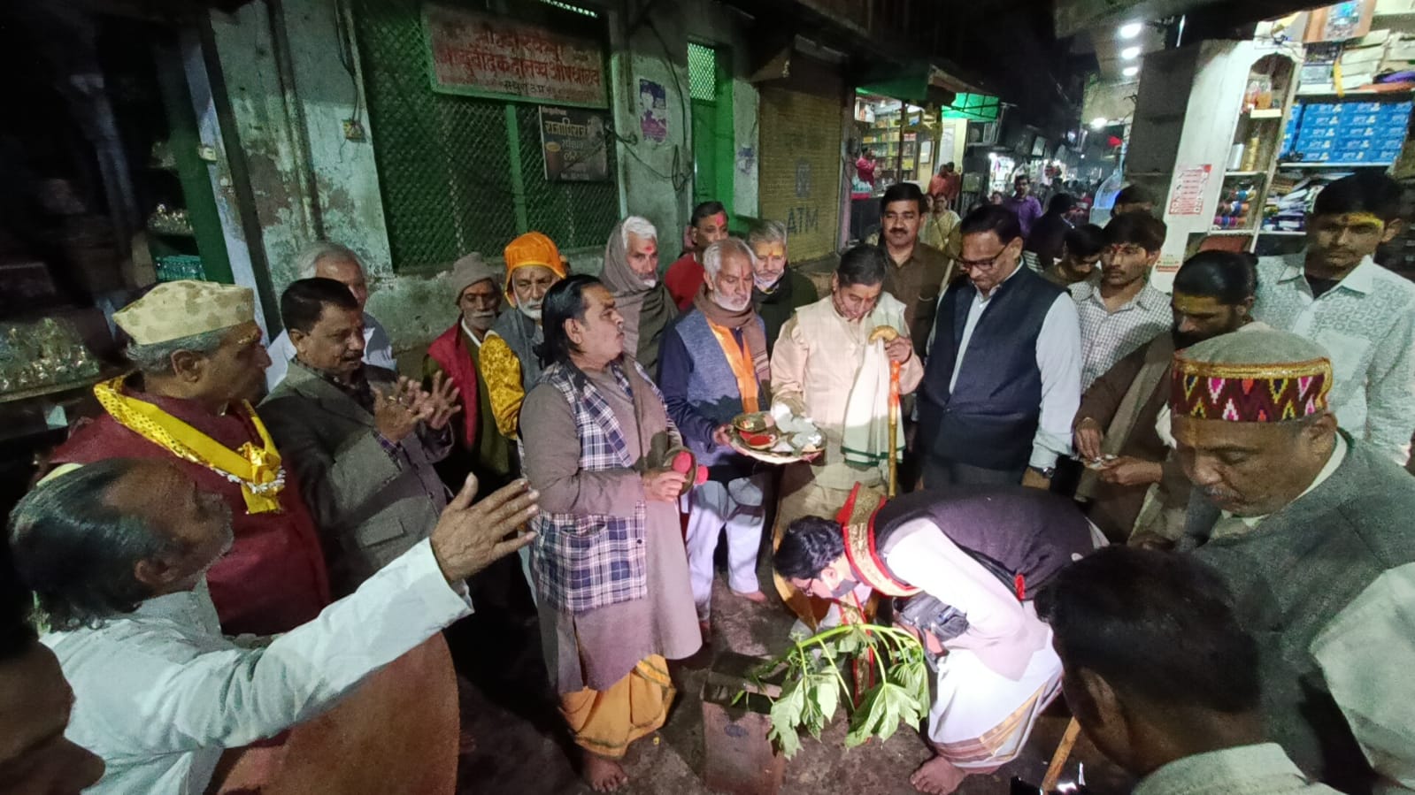 द्वारिकाधीश भगवान के मंदिर में होली का डांढा रोपा