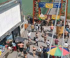 बड़ी खबर - लक्ष्मण झूला पुल की तार टूटी आवाजाही बंद