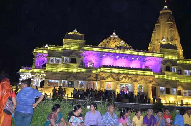 श्रीकृष्ण के स्वागत में दुल्हन की तरह सजा श्री मथुरा धाम