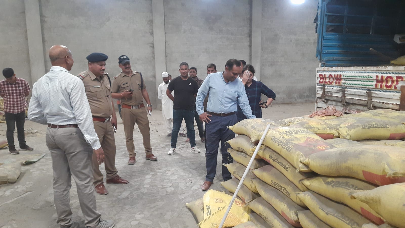 बड़ी खबर - नकली सीमेंट बनाने वाली फैक्ट्री का भंडाफोड़ 6 गिरफ्तार