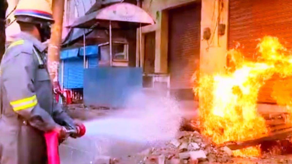 पीएनजी पाइपलाइन में लगी भीषण आग, इलाके में मची अफरा-तफरी