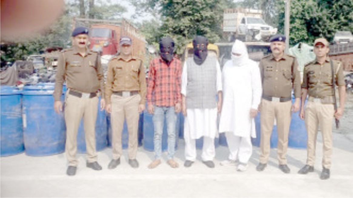 तेरह लाख रुपये के चोरी किये 35 केमिकल ड्रमों का खुलासा, 3 गिरफ्तार