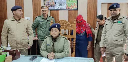 स्मैक तस्कर रेशमा को पुलिस ने किया गिरफ्तार