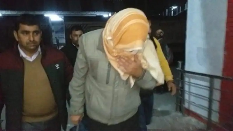 रिश्वत लेते रेलवे के वाणिज्य अधीक्षक गिरफ्तार