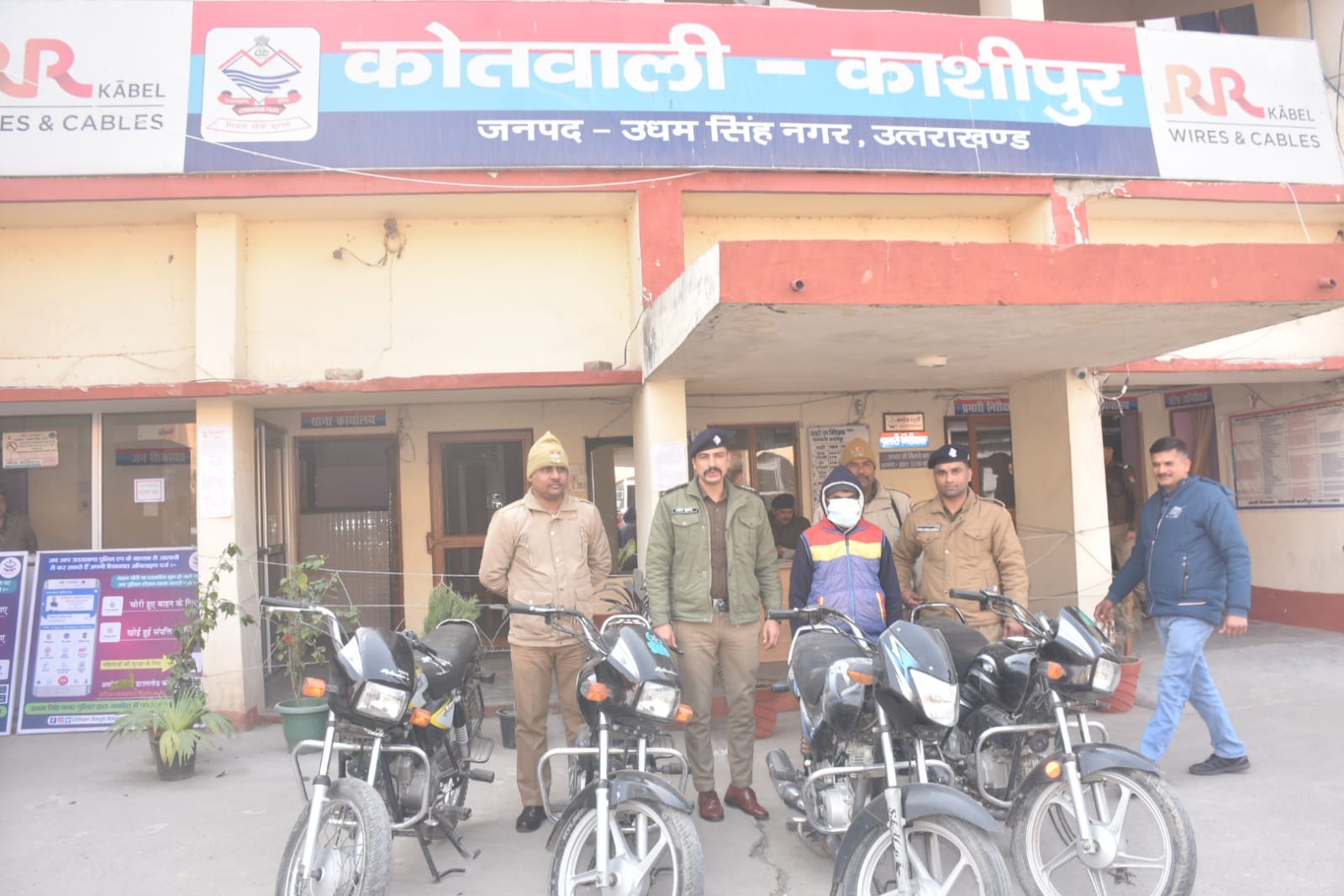 चोरी की 4 मोटरसाइकिल के साथ एक गिफ्तार