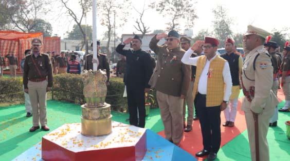 गणतन्त्र दिवस सम्पूर्ण जनपद में धूमधाम व हर्षोल्लास से मनाया गया