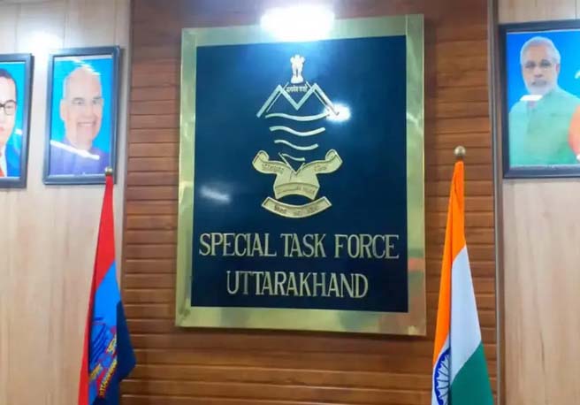 माता मंदिर रोड पर चल रहे फर्जी इंटरनेशनल कॉल सेंटर में छापेमारी, महिला सहित दो गिरफ्तार