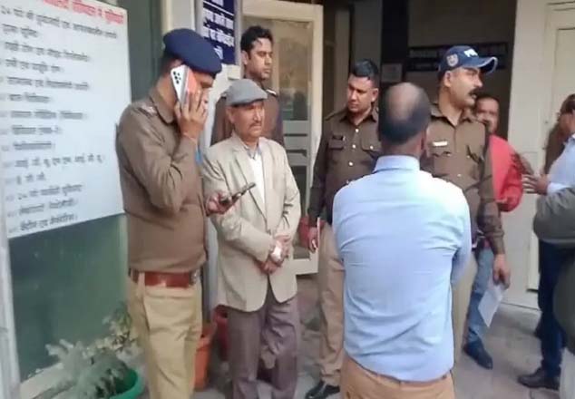 सड़क दुर्घटना में पूर्व तहसीलदार की पत्नी की दर्दनाक मौत