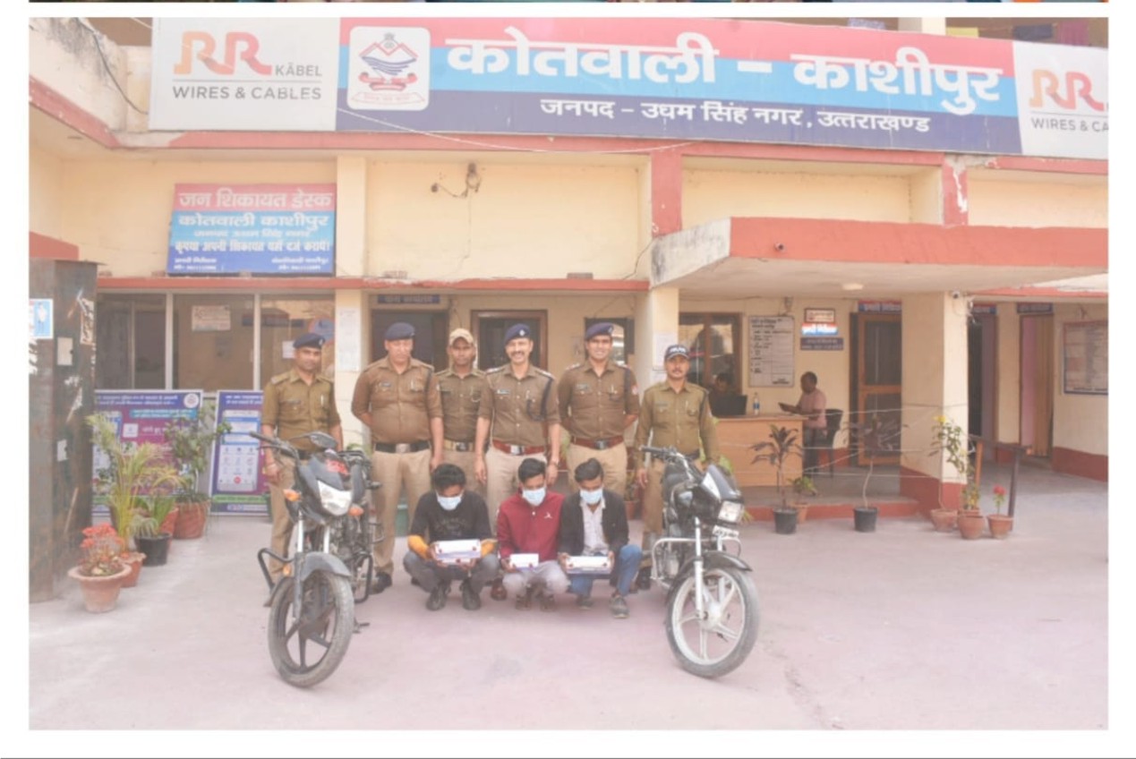 पुलिस ने झपटमारी व मोटरसाइकिल चोरी करने वाले 3 युवकों को किया गिरफ्तार
