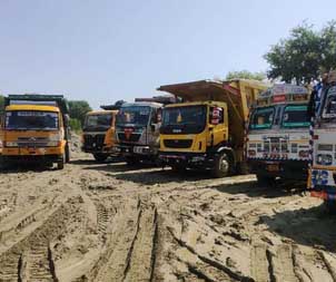 नगर में अवैध खनन वाहनों का 3 लाख का चालान
