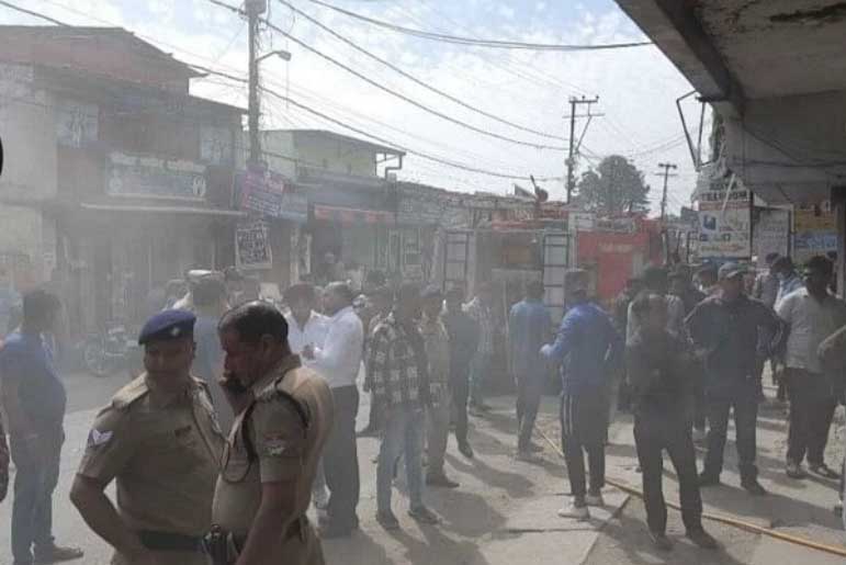 सुबह-सुबह स्टेट बैंक शाखा में अचानक लगी आग