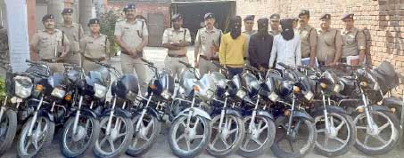 चोरी की 12 मोटरसाईकिल के साथ 3 गिरफ्तार