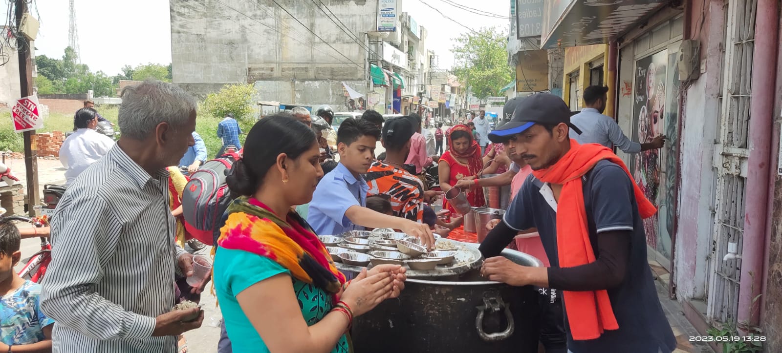 शनि अमावस्या पर शीतला मन्दिर में हुआ खिचड़ी का भण्डारा