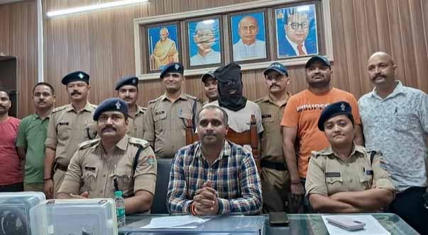 हथकड़ी समेत फरार आरोपी 23 दिन बाद गिरफ्तार