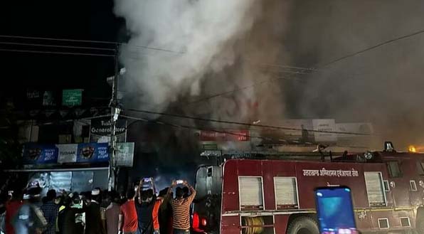 यूनियन बैंक में देर रात अचानक लगी आग