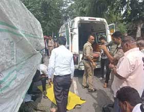 ट्रैक्टर ट्रॉली की नीचे आकर स्कूटी सवार महिला की मौत
