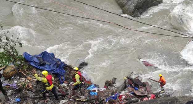 केदारनाथ यात्रा रूट पर गौरी कुंड में भारी लैंडस्लाइड 19 लोग लापता