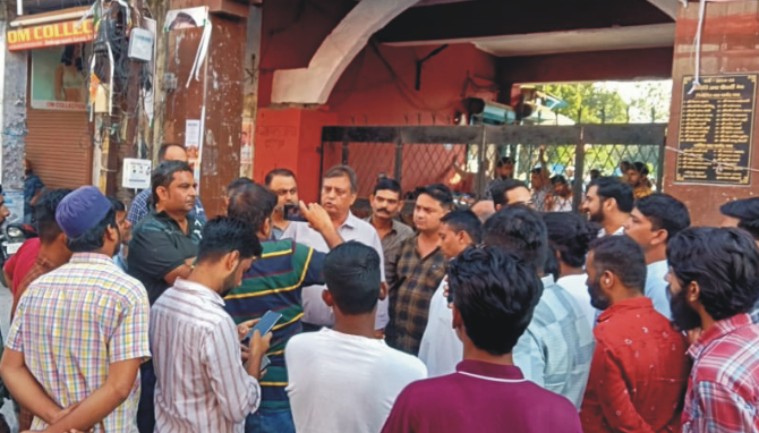 अतिक्रमण हटाने को लेकर व्यापारियों ने किया भारी विरोध