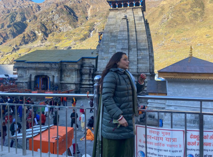 फिल्म अभिनेत्री रानी मुखर्जी ने किए बदरी-केदार के दर्शन