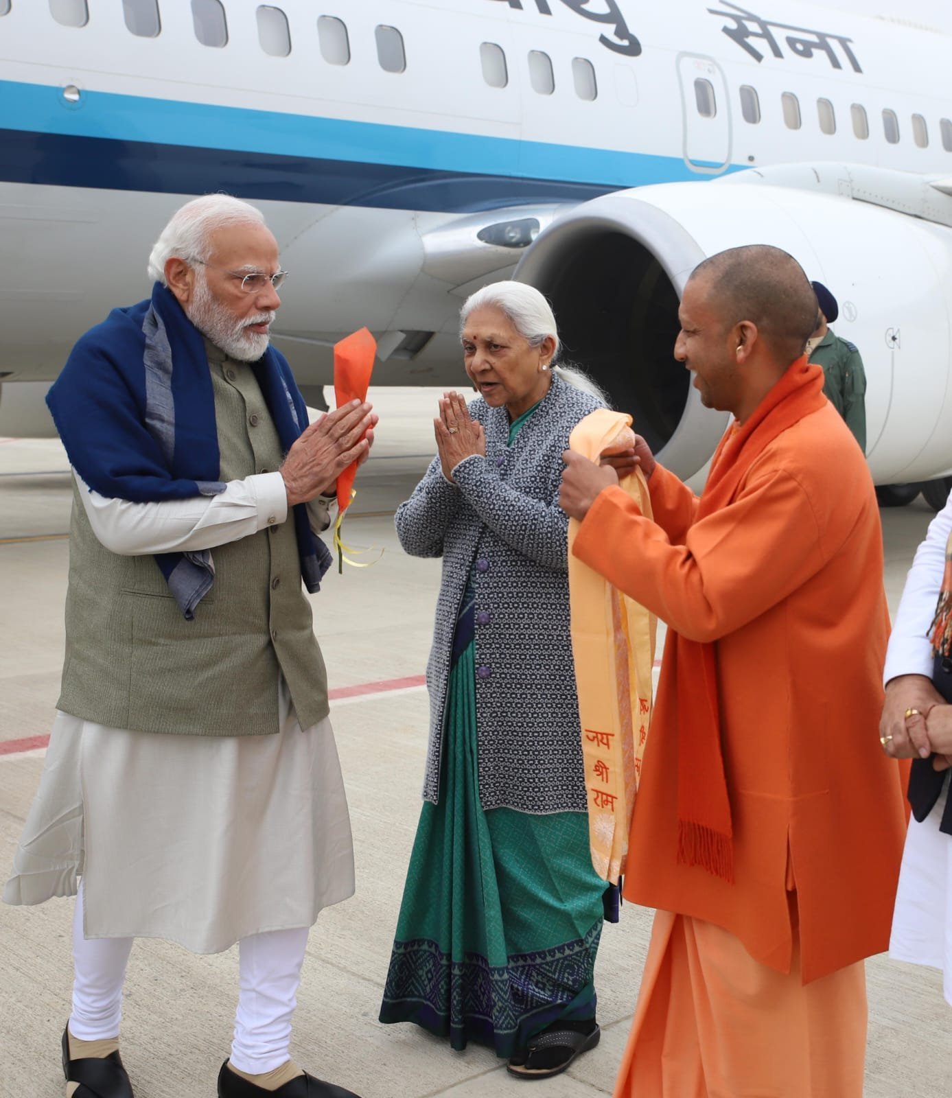पीएम मोदी पहुंचे अयोध्या करेंगे पीएम रेलवे स्टेशन पर नए भवन का लोकार्पण