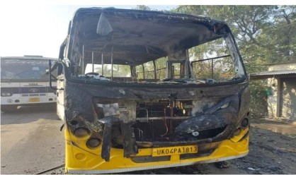 स्कूल की बस में अचानक आग, सभी बच्चे सुरक्षित