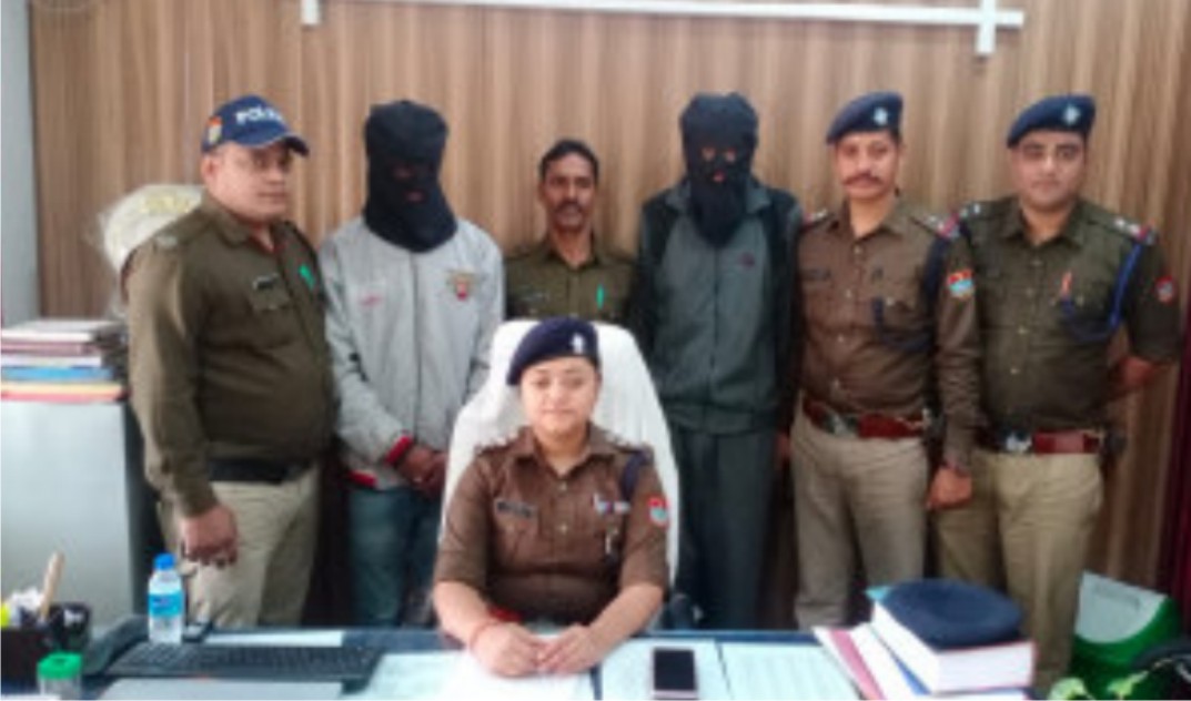 अवैध देशी पिकनिक मार्का 960 पव्वों से भरी 20 पेटी शराब बरामद दो शराब तस्करों को गिरफ्तार