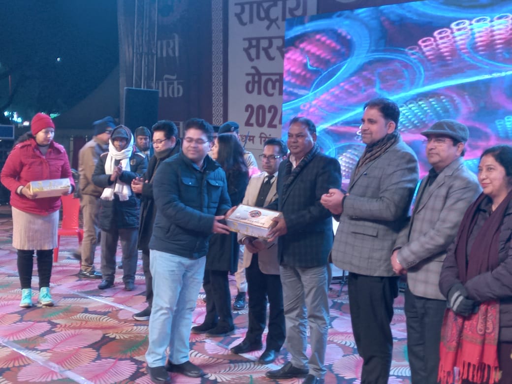 सरस मेले में कव्वाल आरिफ नादान ने अपनी कव्वालियों एवं शायरियों से समा बांधा