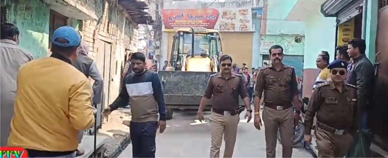 छात्रा के पर हमला करने वाले के घर चला बुलडोजर