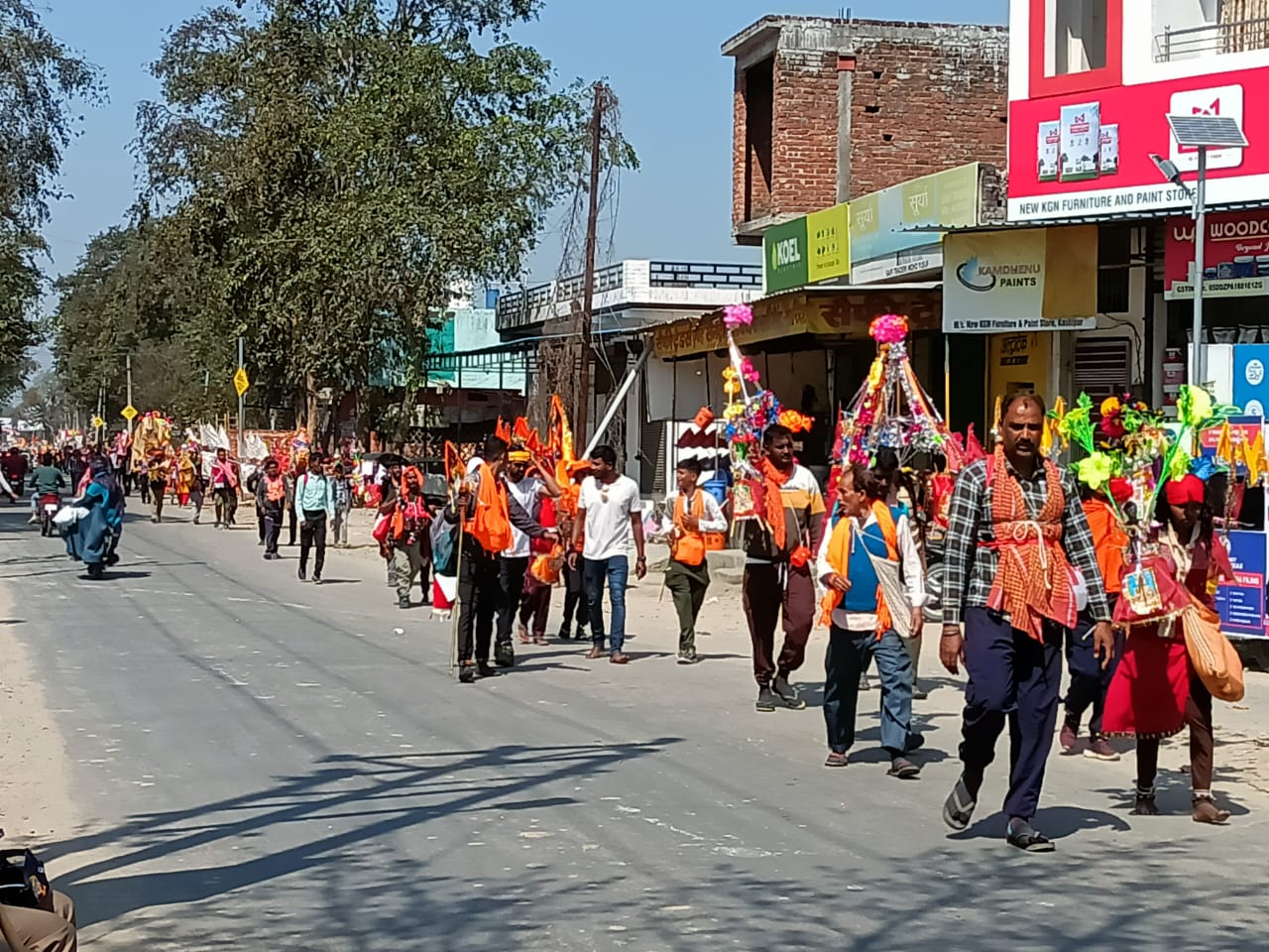 भोले के जयकारों से गुंजा नगर कांवरियों के जत्थे पहुंचने शुरू