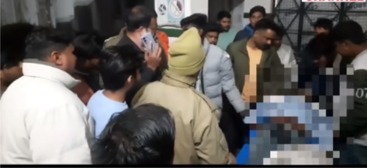 चाकू से गोद- गोद कर एक युवक की हत्या