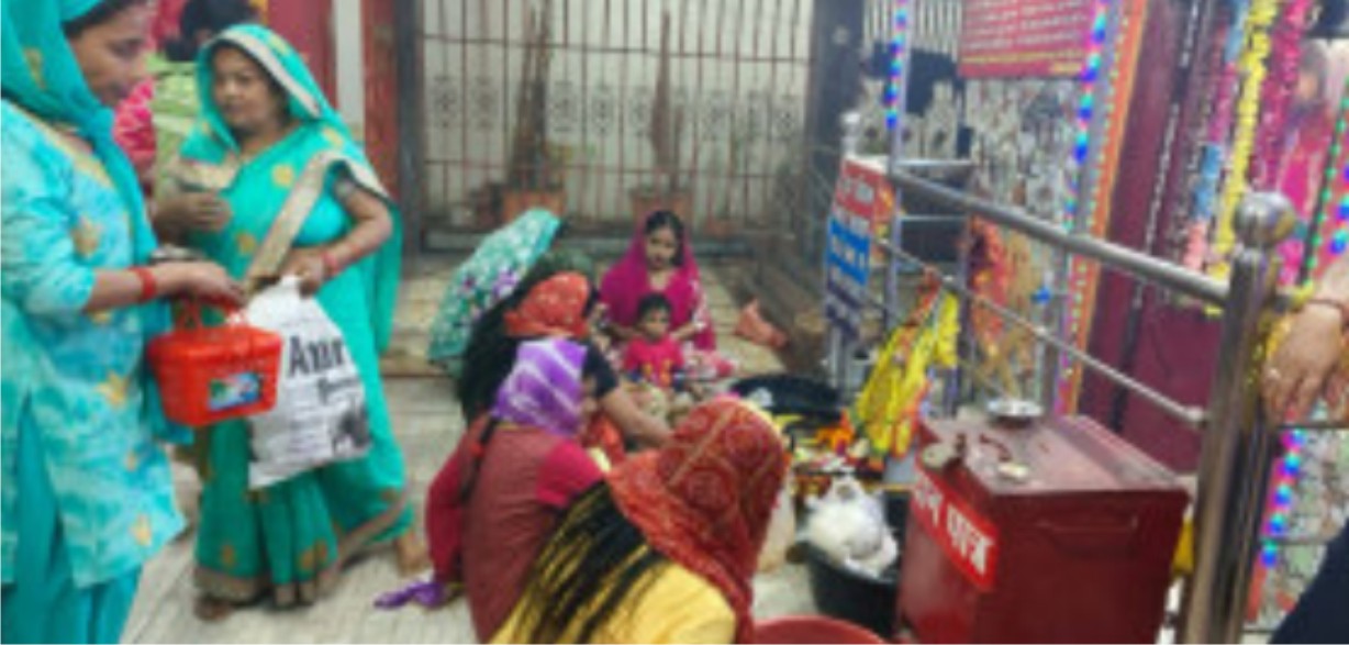 शीतला देवी के पूजन को उमड़े रहे श्रद्धालु बसौड़ा पूजन 2 अप्रैल