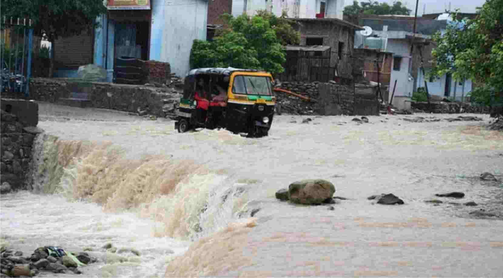 तेज बारिश से रकसिया नाला, कलसिया नाला और देवखड़ी नाले का जलस्तर बढा
