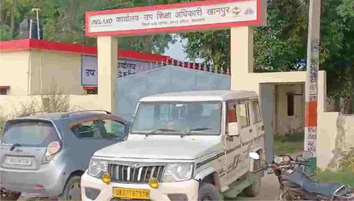 10 हजार रुपए की घूस लेते खंड शिक्षा अधिकारी को किया गिरफ्तार