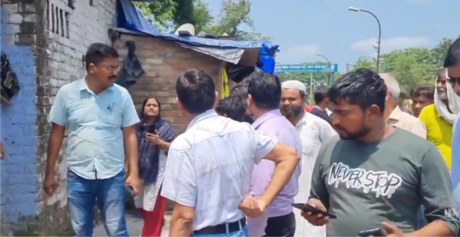 मोहलत खत्म - सड़क किनारे बसे लोगों को हटाने की प्रशासन ने की पूरी तैयारी