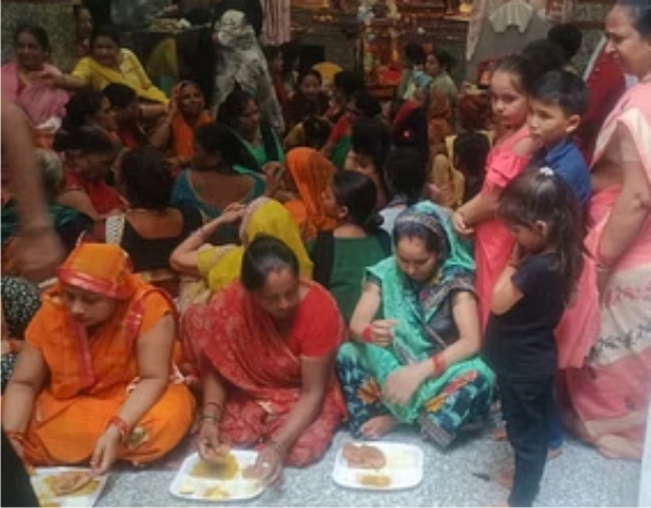 मंदिरों में भगवान श्रीकृष्ण जी की छठी उत्सव मनाया